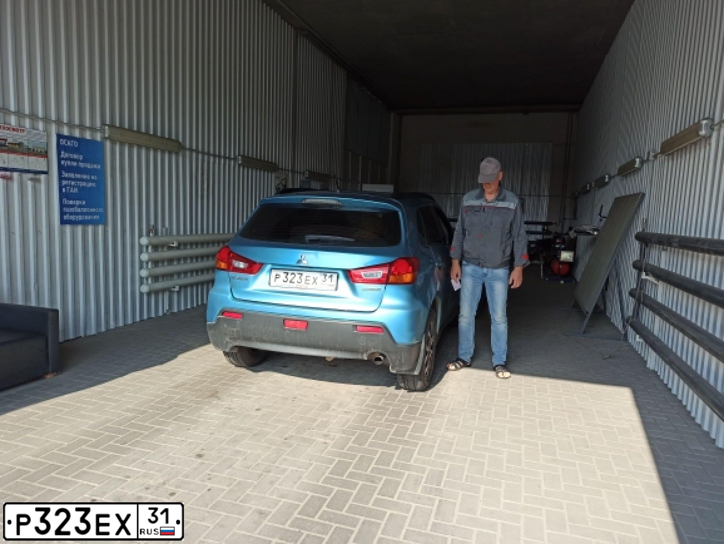 Фото автомобиля MITSUBISHI ASX, 2010 — госномер Р323ЕХ31. Цвет: голубой