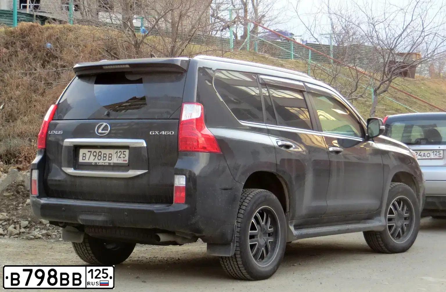 Фото автомобиля LEXUS GX, 2010 — госномер В798ВВ125. Цвет: ЧЕРНЫЙ