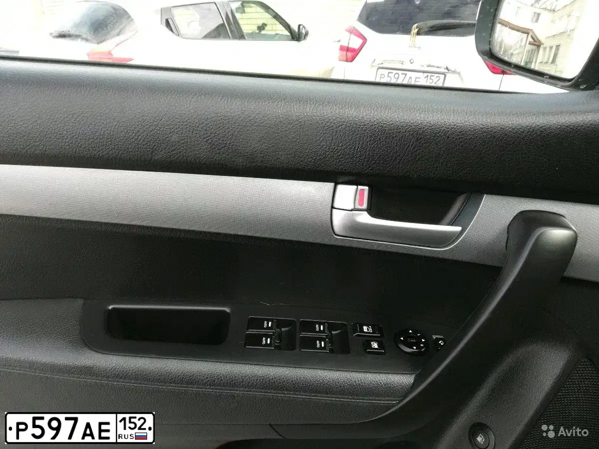 Фото автомобиля NISSAN TERRANO, 2017 — госномер С977УУ152. Цвет: СЕРЕБРИСТЫЙ