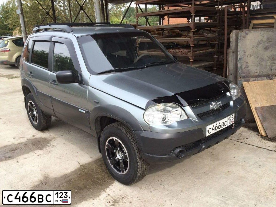 Фото автомобиля RENAULT DUSTER, 2019 — госномер Е964МХ198. Цвет: СЕРЫЙ