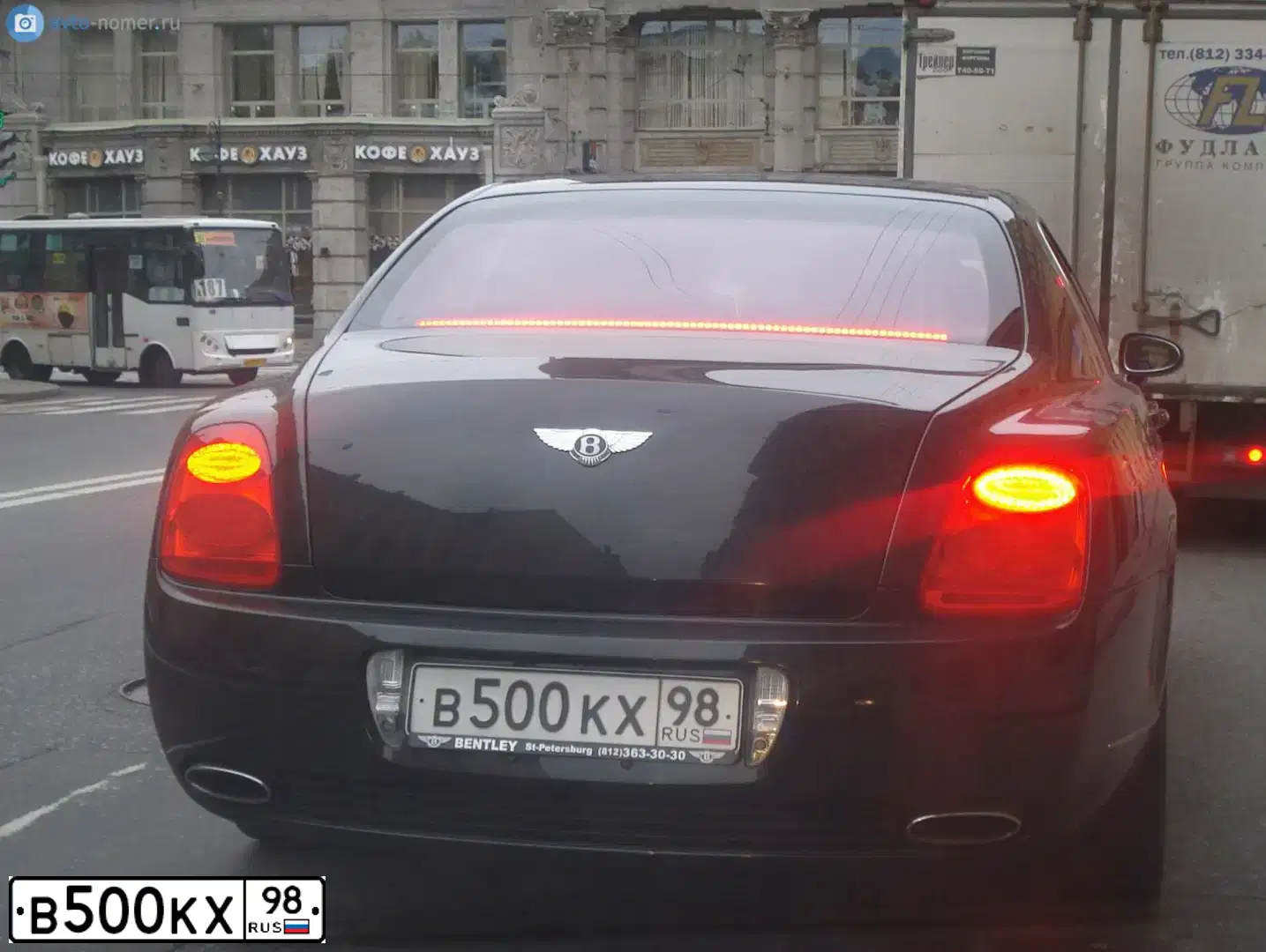 Фото автомобиля BENTLEY Y CONTINENTAL, 2006 — госномер В500КХ98. Цвет: ЧЕРНЫЙ
