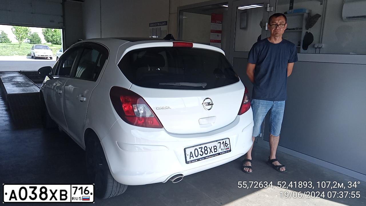 Фото автомобиля OPEL CORSA, 2011 — госномер С214ТО716. Цвет: Белый