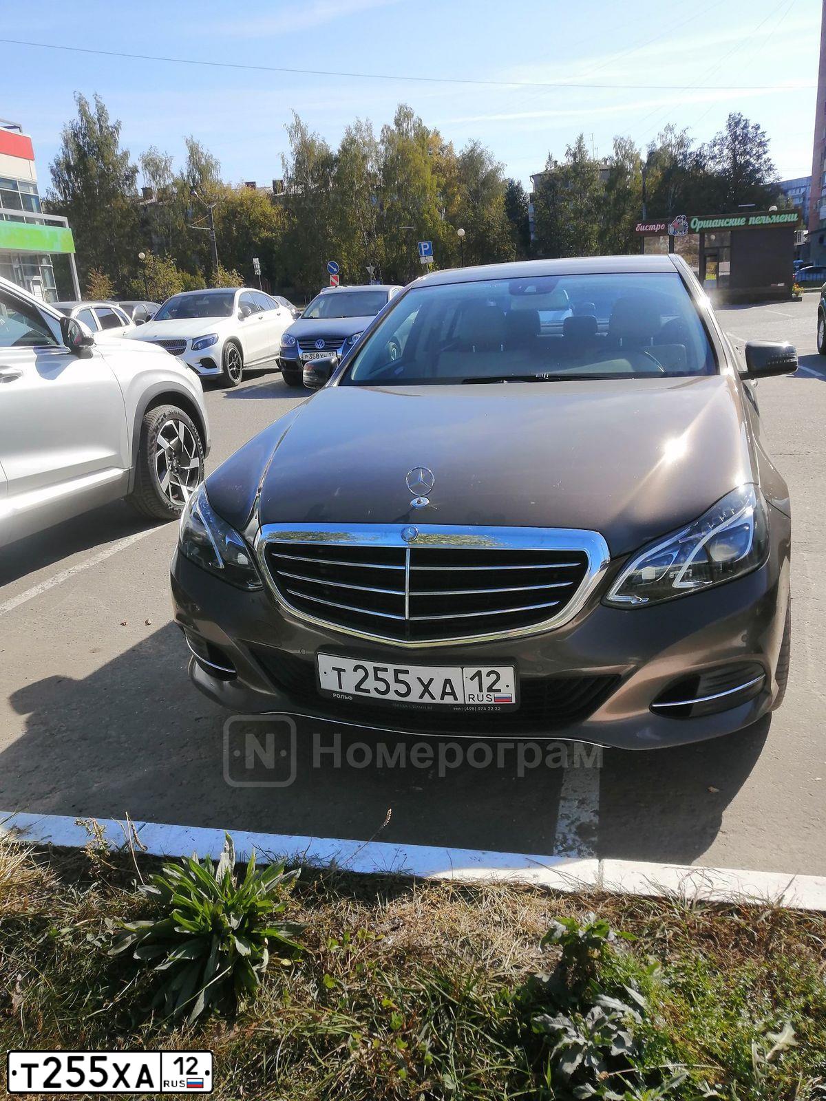 Фото автомобиля MERCEDES E-KLASSE, 2013 — госномер Т255ХА12. Цвет: Коричневый