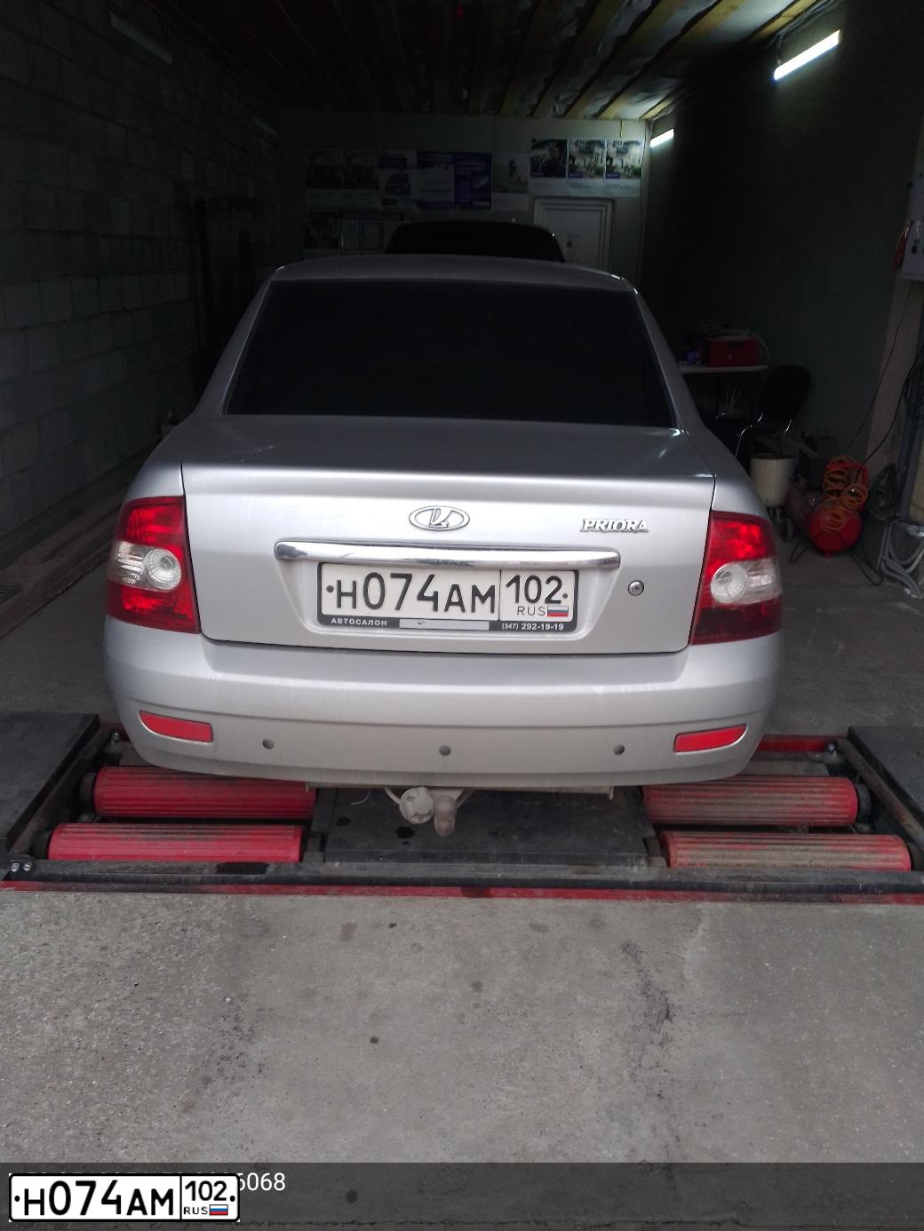 Фото автомобиля LADA PRIORA, 2007 — госномер М283НР702. Цвет: СВЕТЛО-СЕРЕБРИСТЫЙ МЕТАЛЛ