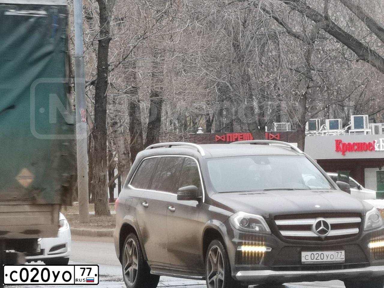 Фото автомобиля ВАЗ21099, 1989 — госномер С020УО77. Цвет: ТЕМНО-ЗЕЛЕНЫЙ