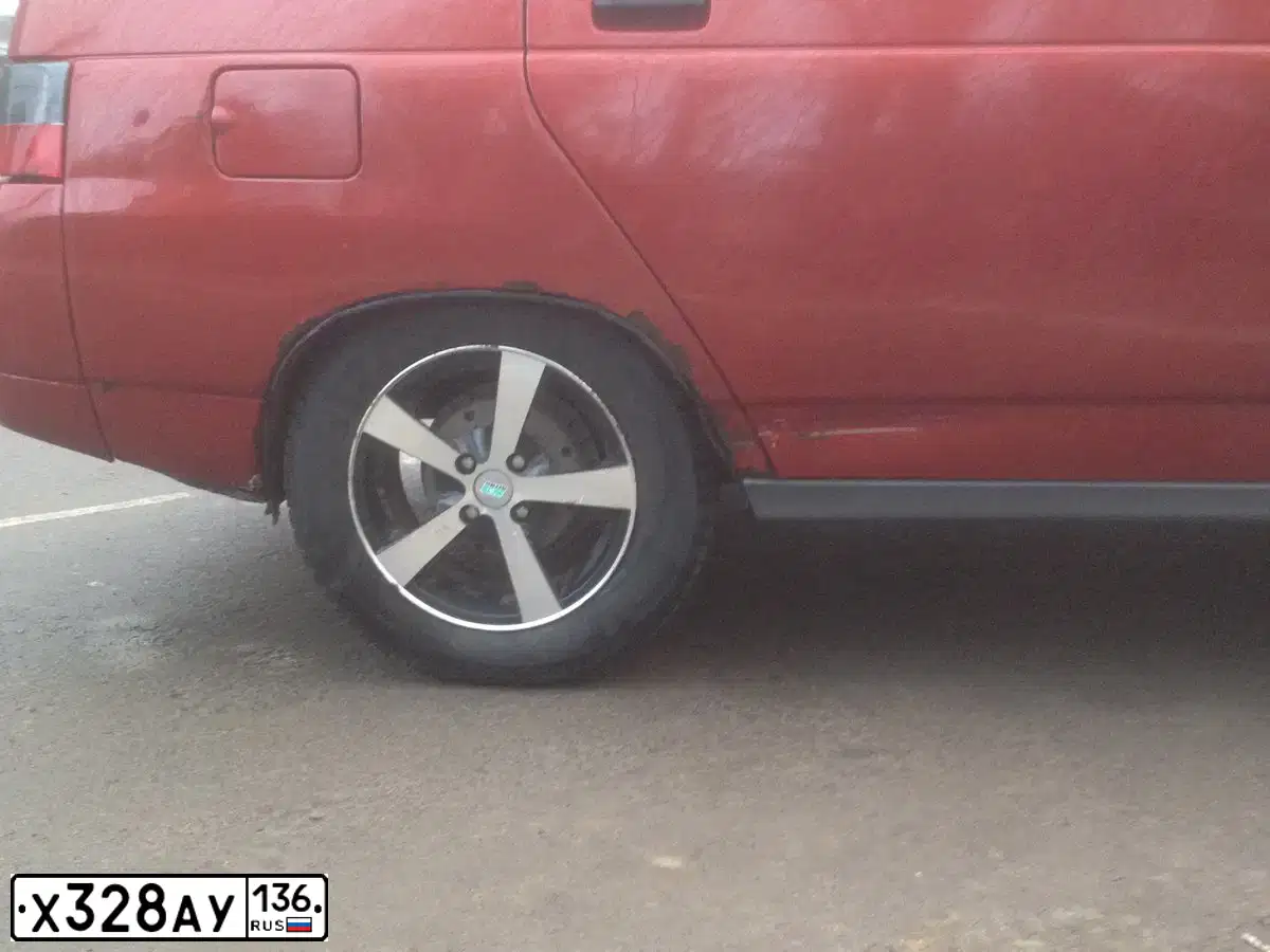 Фото автомобиля LADA 2112 LADA, 2007 — госномер Х328АУ136. Цвет: КРАСНЫЙ