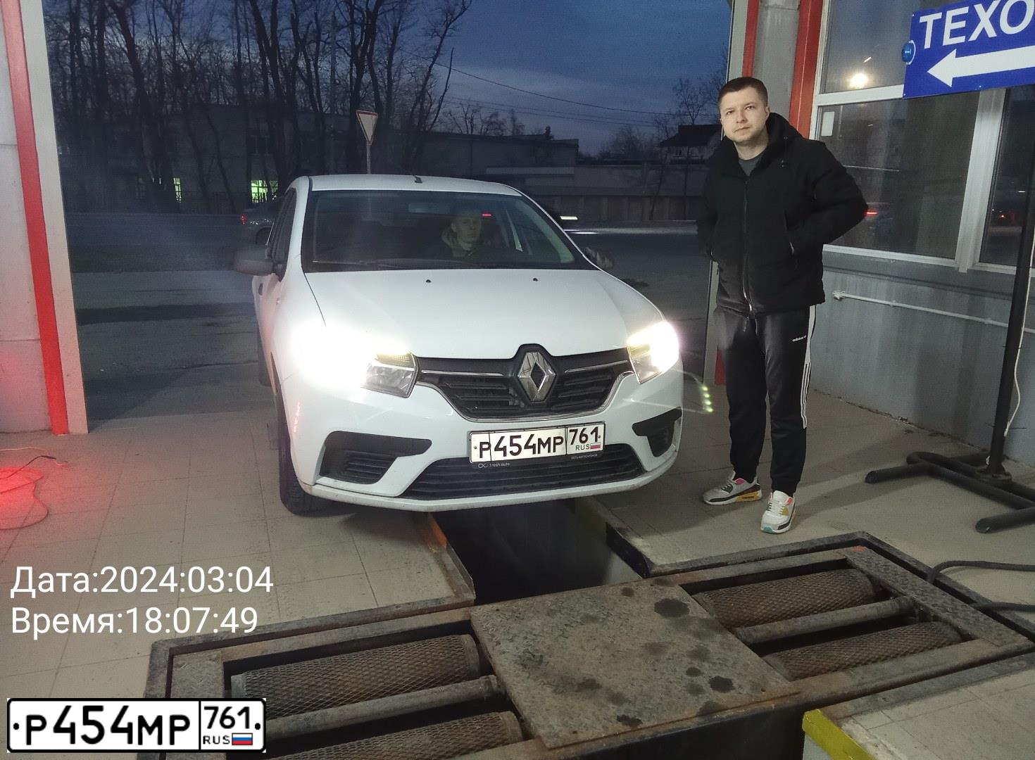 Фото автомобиля RENAULT LOGAN, 2020 — госномер А592АС185