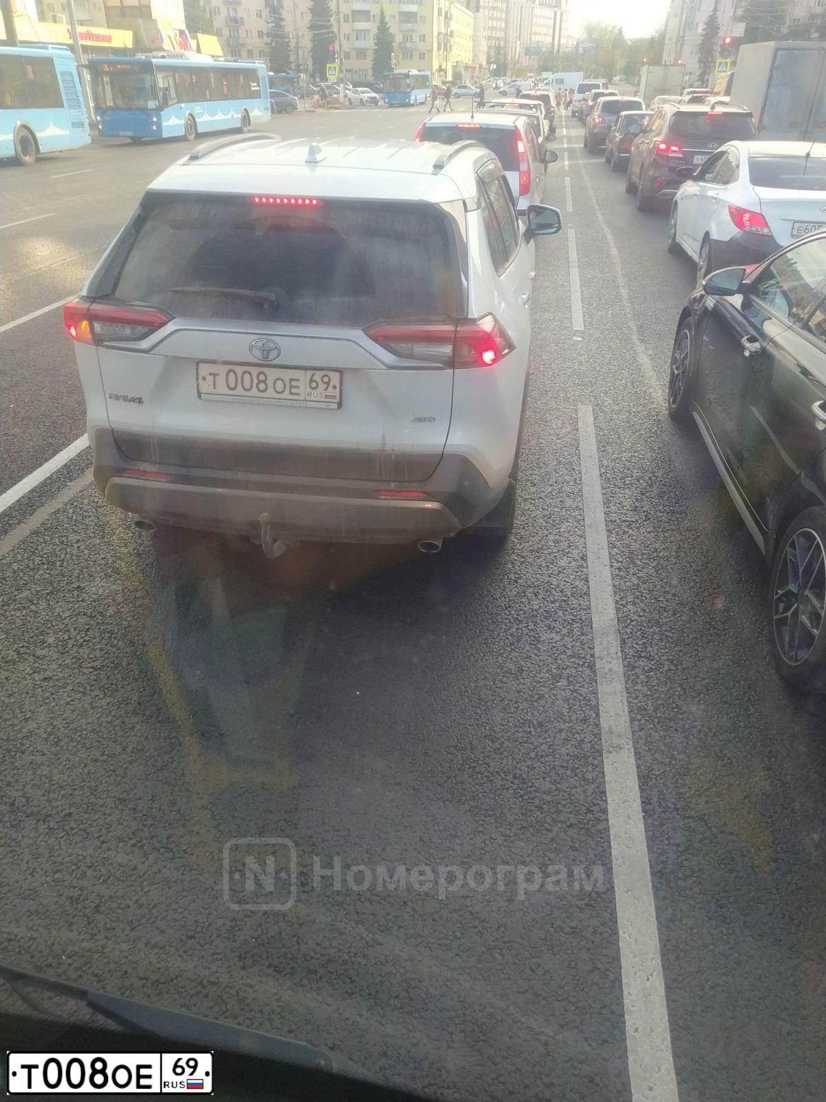 Фото автомобиля NISSAN X-TRAIL, 2011 — госномер Т008ОЕ69. Цвет: СЕРЫЙ