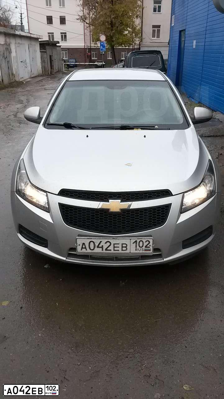 Фото автомобиля CHEVROLET CRUZE, 2009 — госномер К032МС102. Цвет: СЕРЕБРИСТЫЙ МЕТАЛЛИК