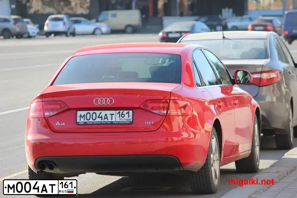 Фото автомобиля AUDI A4, 2008 — госномер М004АТ161. Цвет: КРАСНЫЙ