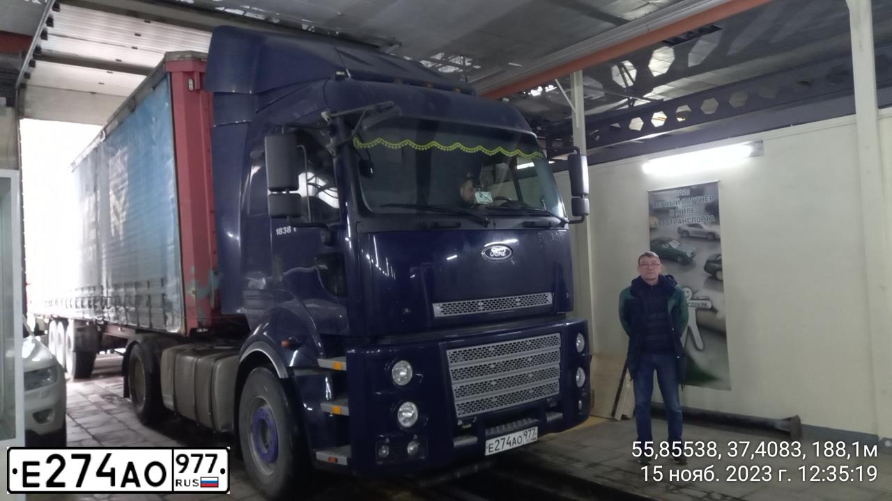 Фото автомобиля FORD CARGO, 2011 — госномер Е274АО977. Цвет: синий