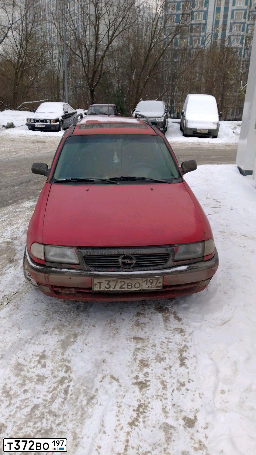 Фото автомобиля OPEL ASTRA, 1997 — госномер Т372ВО197. Цвет: Красный