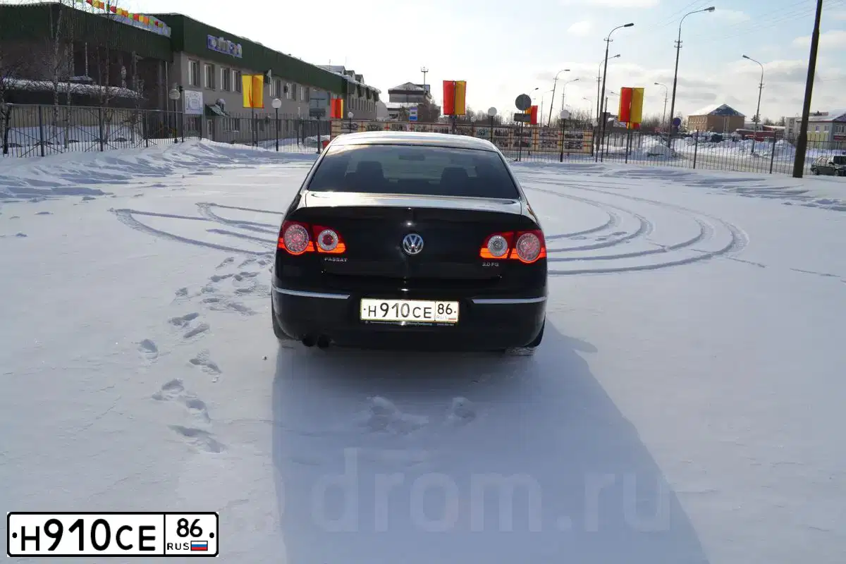Фото автомобиля VOLKSWAGEN PASSAT, 2007 — госномер Н910СЕ86. Цвет: ЧЕРНЫЙ