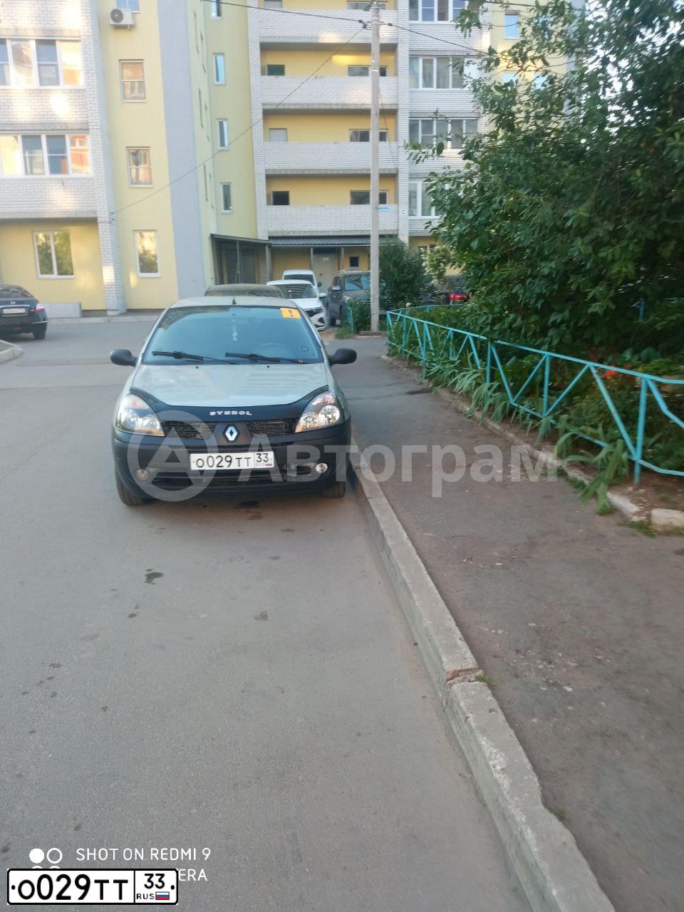 Фото автомобиля RENAULT SYMBOL, 2004 — госномер О029ТТ33. Цвет: СЕРО-ГОЛУБОЙ