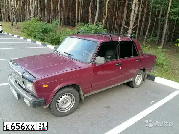 Фото автомобиля LADA 2107, 2004 — госномер Е565ХХ31. Цвет: ТЕМНО-БОРДОВЫЙ
