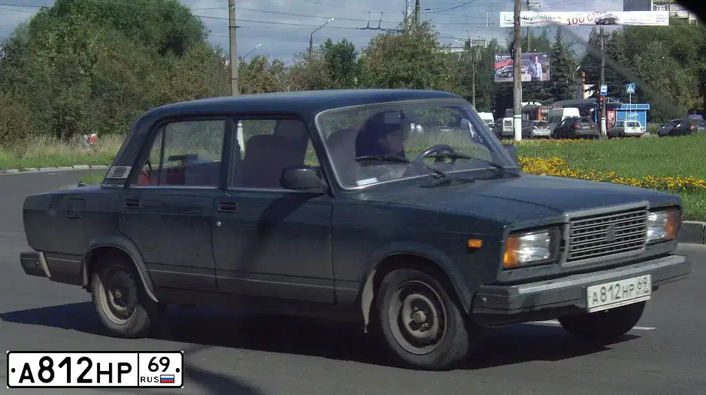 Фото автомобиля LADA 2107, 2010 — госномер А812НР69. Цвет: Темно-зеленый