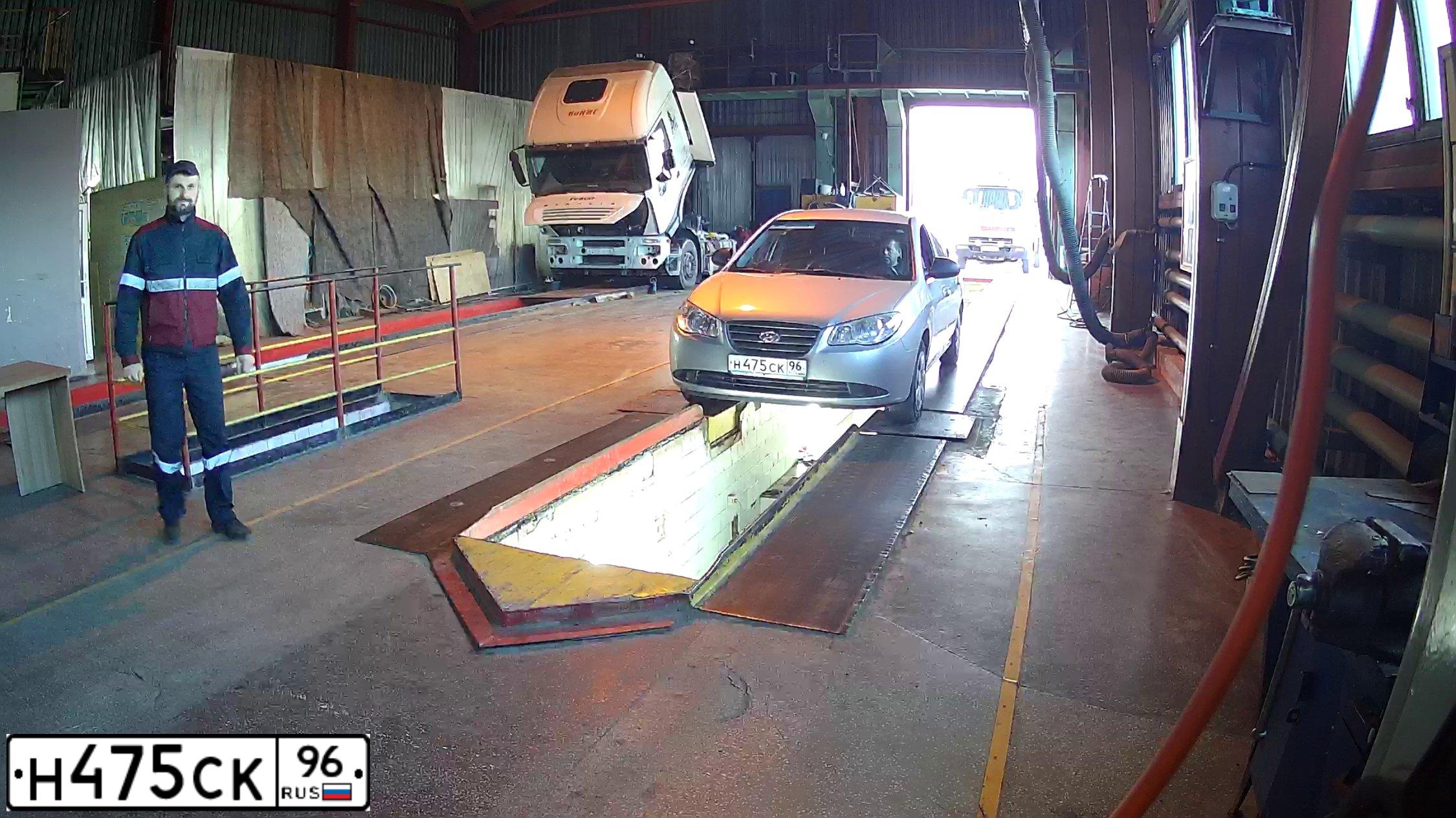 Фото автомобиля HYUNDAI ELANTRA, 2006 — госномер Н475СК96. Цвет: СВЕТЛО-СЕРЫЙ