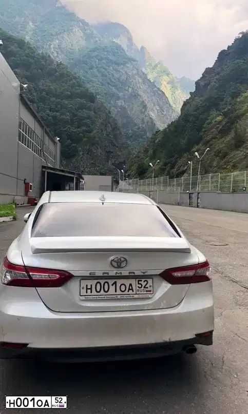 Фото автомобиля TOYOTA CAMRY, 2019 — госномер Х965НР152. Цвет: Белый