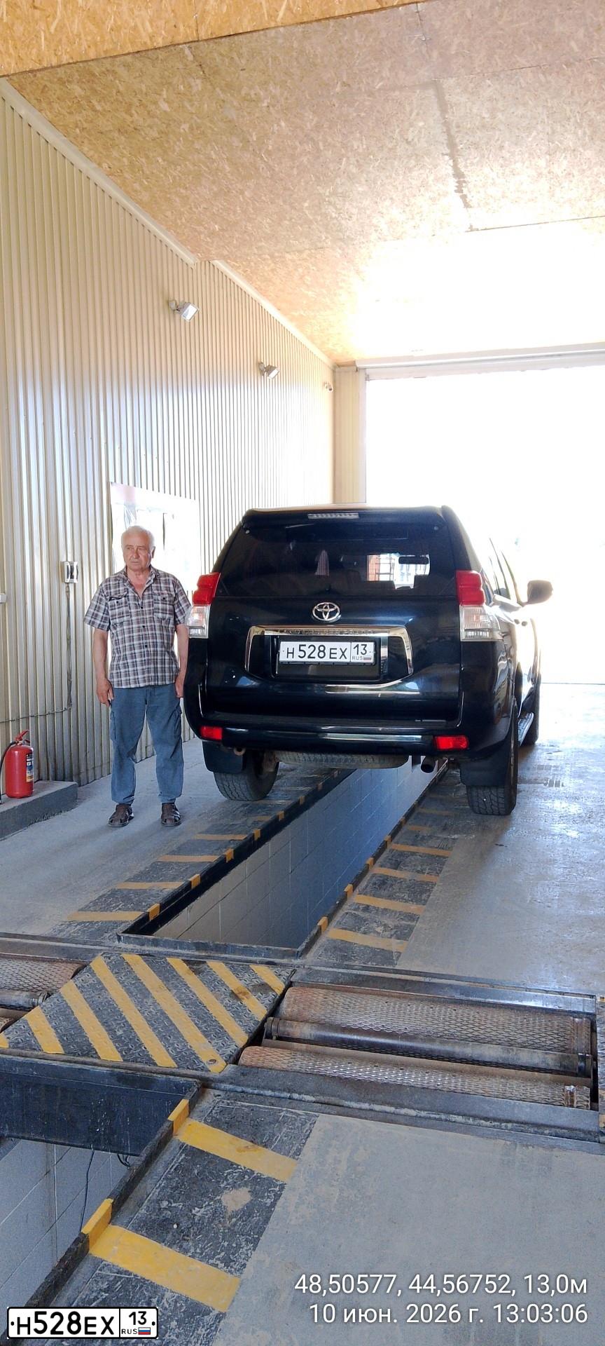 Фото автомобиля TOYOTA LANDCRUISER, 2012 — госномер Е111ХК13. Цвет: ЧЕРНЫЙ