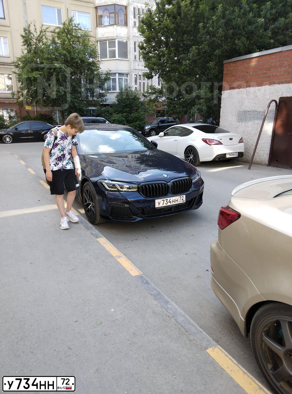 Фото автомобиля BMW 530D XDRIVE 71DС, 2021 — госномер У734НН72. Цвет: синий