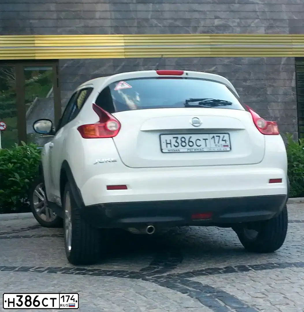 Фото автомобиля NISSAN JUKE, 2014 — госномер Н386СТ174. Цвет: БЕЛЫЙ