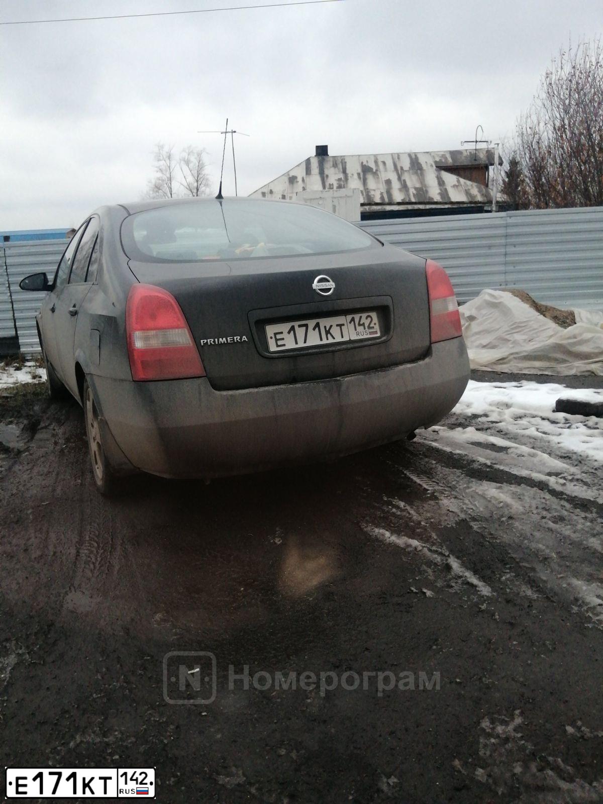 Фото автомобиля NISSAN PRIMERA, 2005 — госномер Е171КТ142. Цвет: ЧЕРНЫЙ