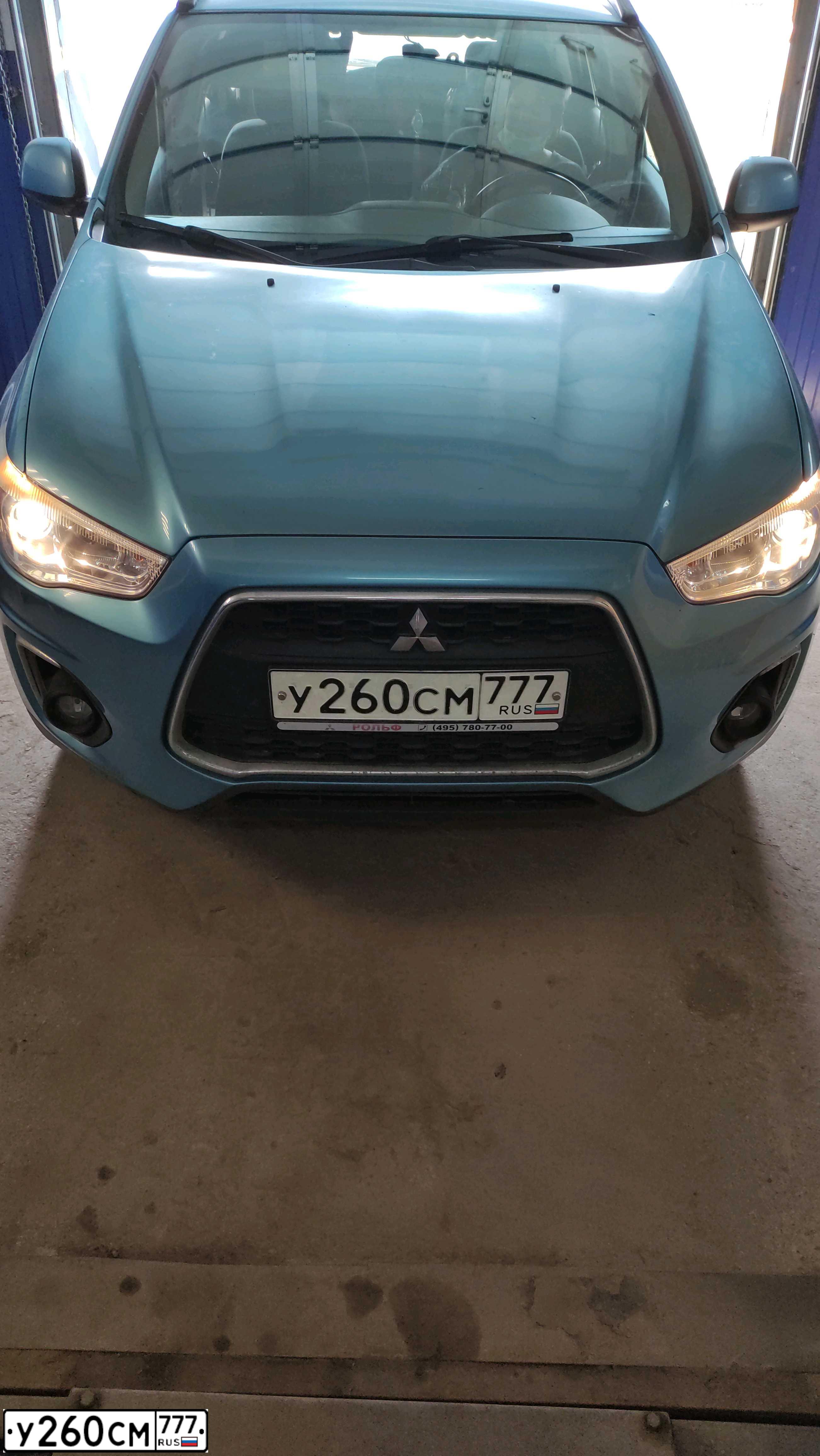 Фото автомобиля MITSUBISHI ASX, 2010 — госномер М307НК190. Цвет: ГОЛУБОЙ