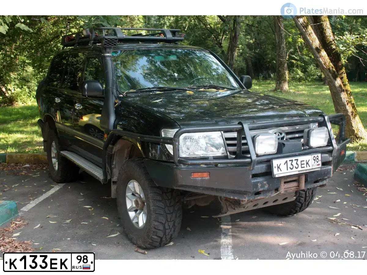 Фото автомобиля TOYOTA LANDCRUISER, 2005 — госномер К133ЕК98. Цвет: ЧЕРНЫЙ