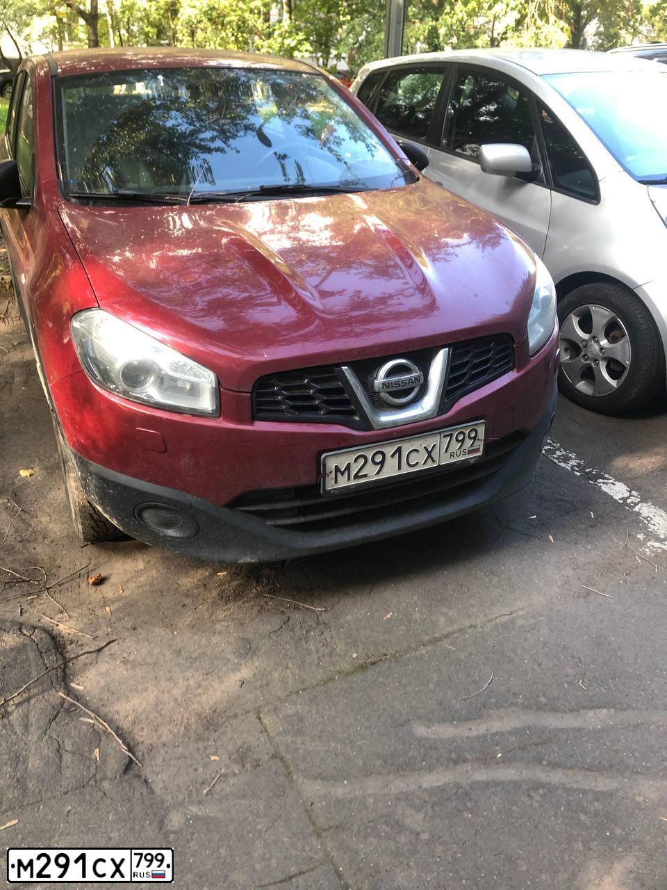 Фото автомобиля NISSAN QASHQAI, 2013 — госномер М291СХ799. Цвет: Красный