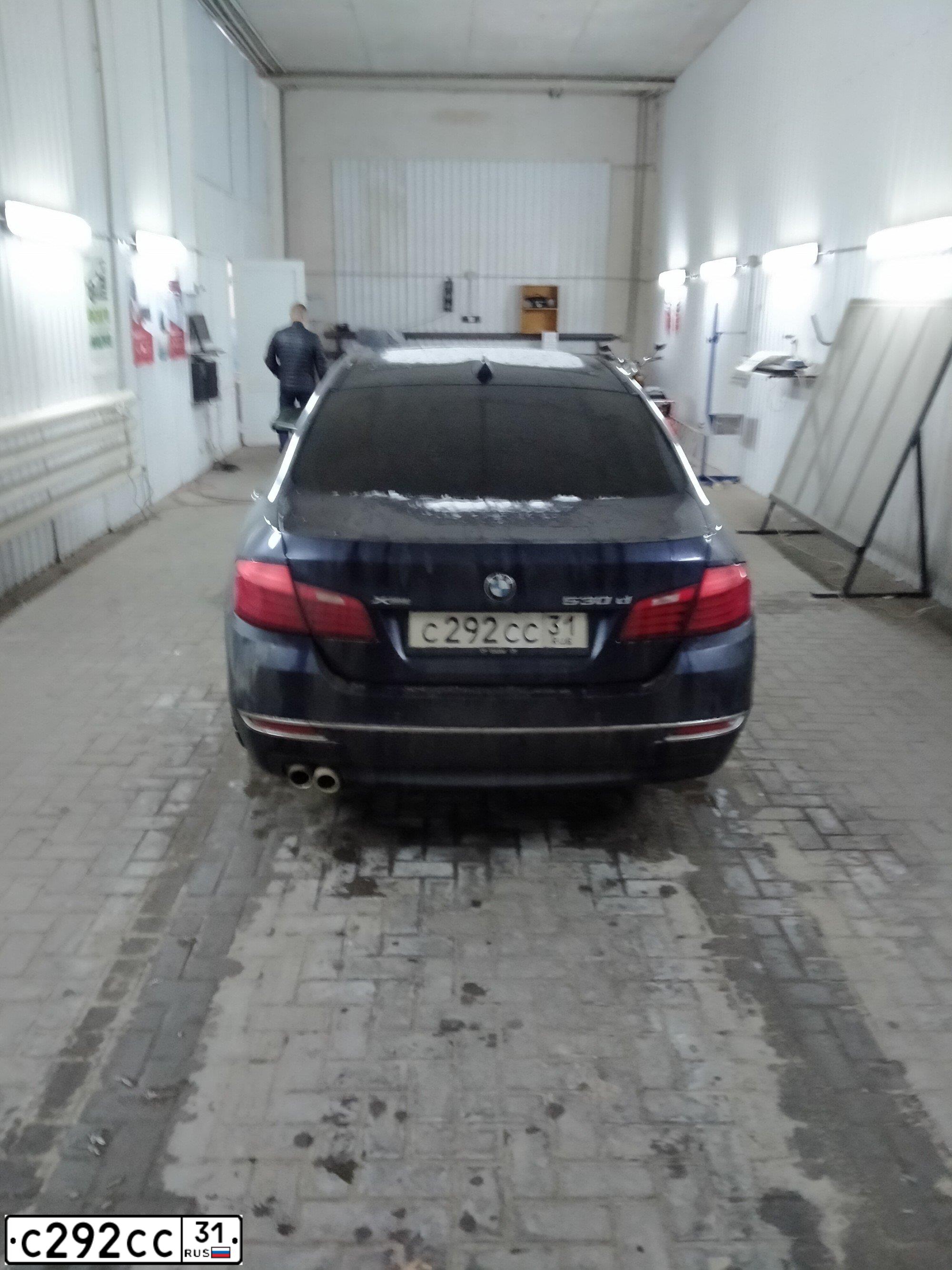 Фото автомобиля TOYOTA CAMRY, 2008 — госномер У402АВ31. Цвет: СЕРЫЙ
