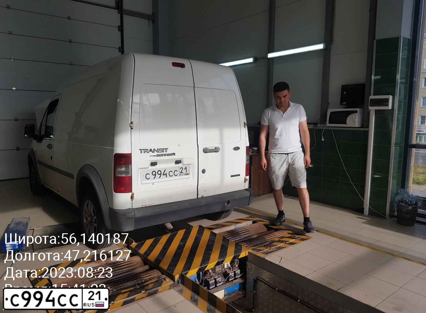 Фото автомобиля FORD TRANSIT, 2005 — госномер Т146ТТ21. Цвет: Белый
