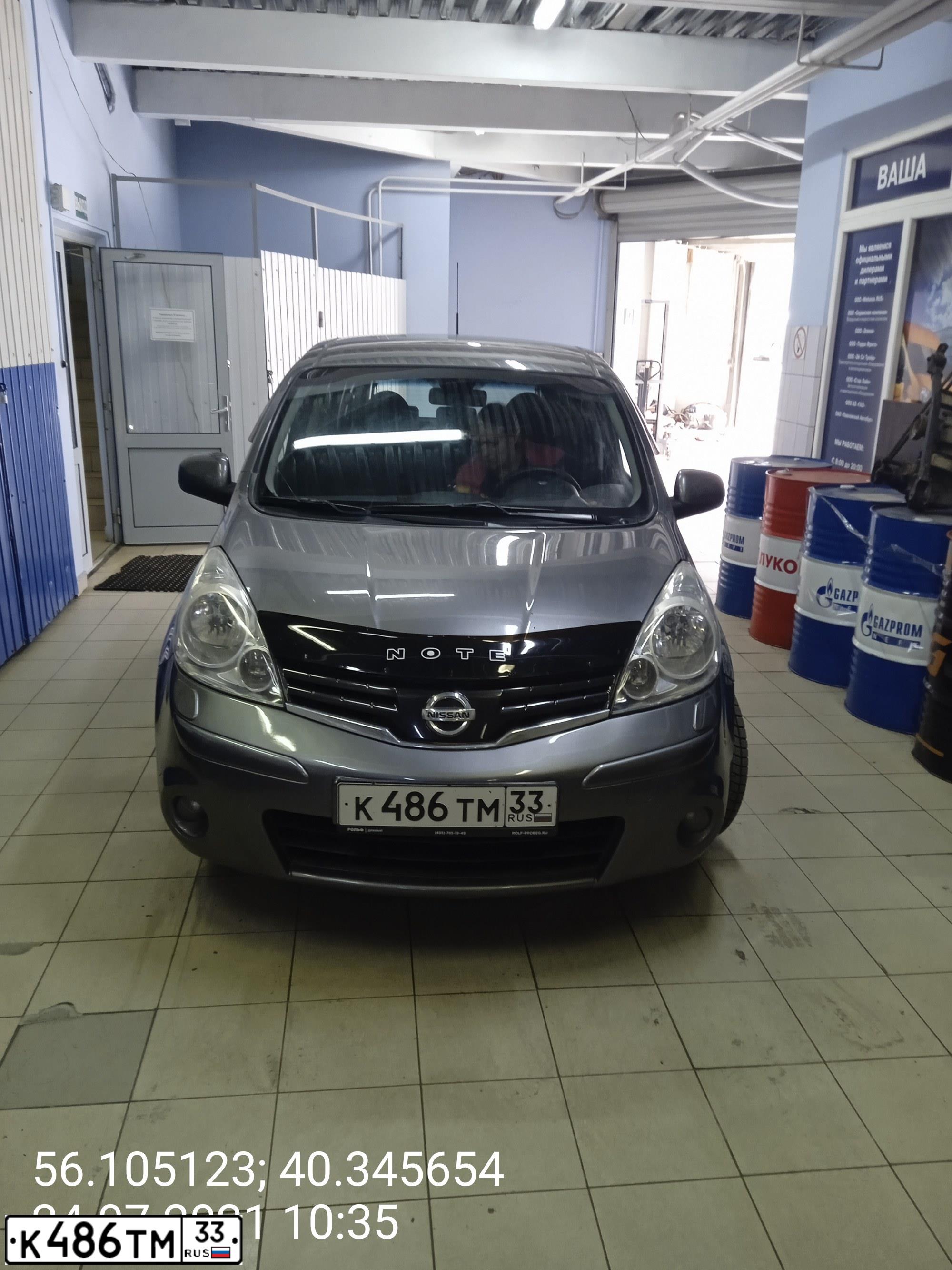 Фото автомобиля NISSAN NOTE, 2011 — госномер К486ТМ33. Цвет: Серый