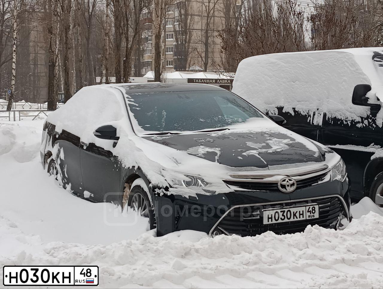 Фото автомобиля TOYOTA CAMRY, 2008 — госномер Н030КН48. Цвет: ЧЕРНЫЙ