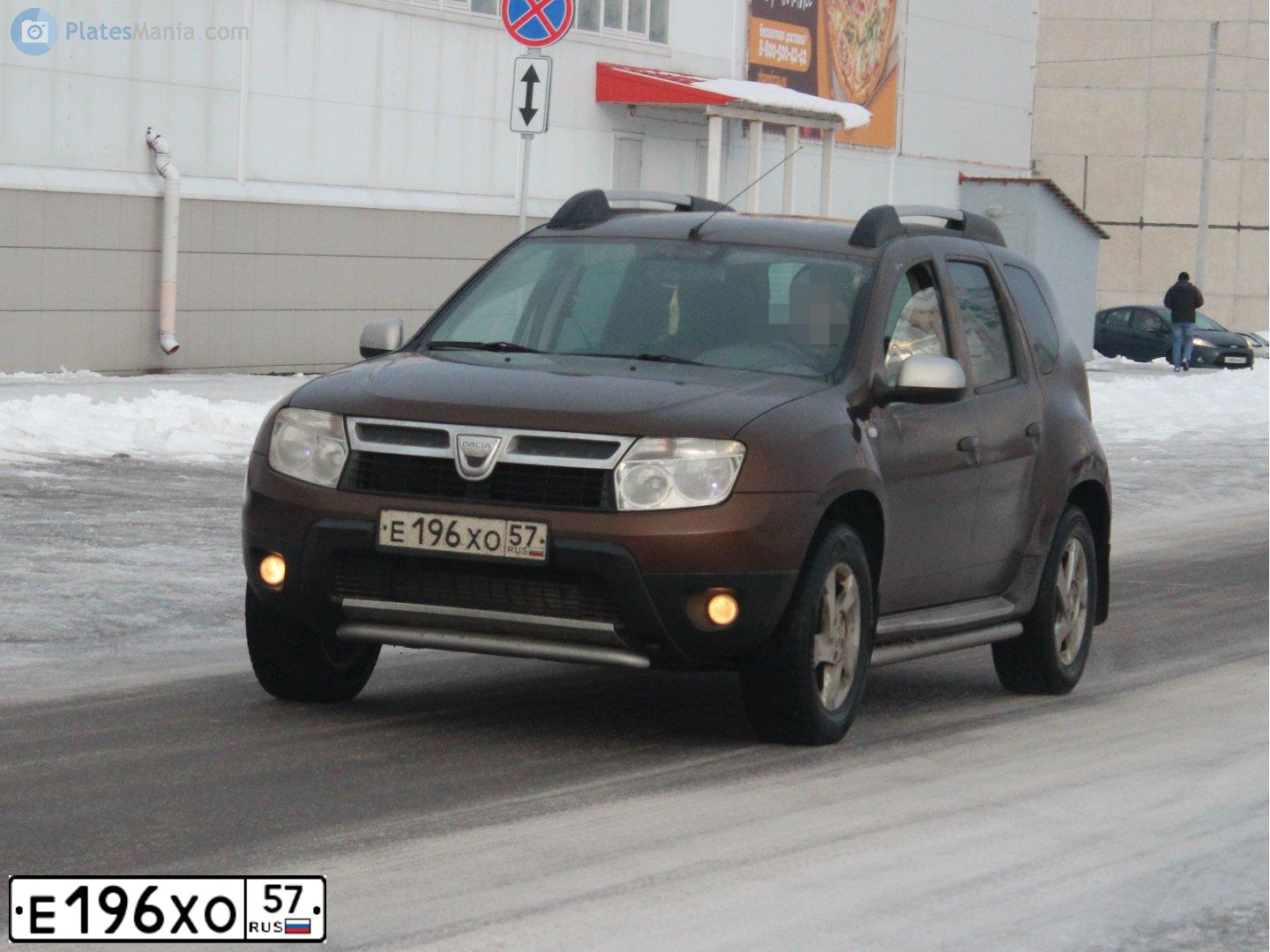 Фото автомобиля DACIA DUSTER, 2010 — госномер Е196ХО57. Цвет: КОРИЧНЕВЫЙ