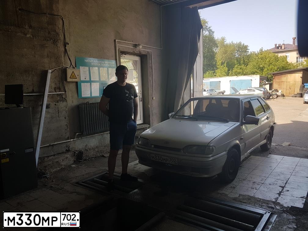 Фото автомобиля LADA 2114 SAMARA, 2007 — госномер М330МР702. Цвет: СЕРЕБРИСТО-БЕЖЕВЫЙ