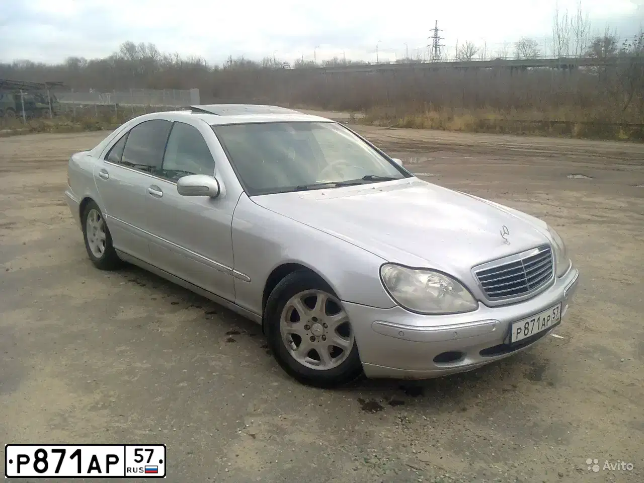Фото автомобиля MERCEDES S-KLASSE, 1998 — госномер Р871АР57. Цвет: БЕЛЫЙ-СЕРЕБРИСТЫЙ