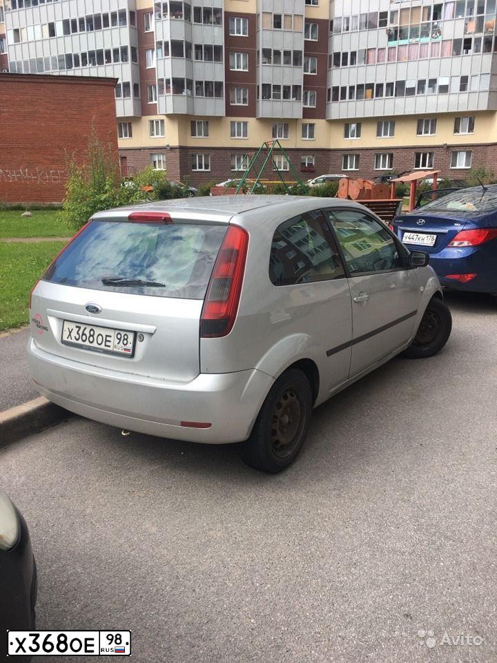 Фото автомобиля FORD FIESTA / ASPIRE, 2005 — госномер Х368ОЕ98. Цвет: серебристый