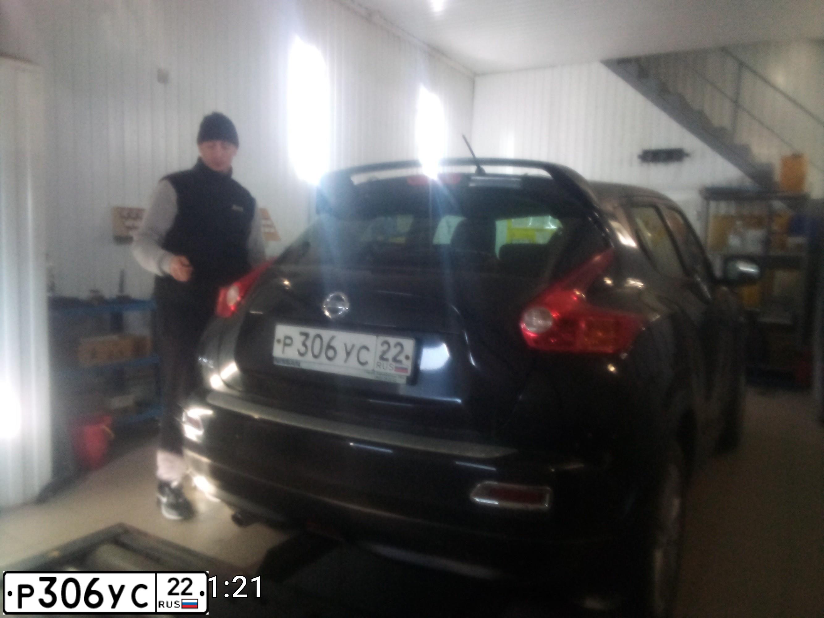 Фото автомобиля NISSAN JUKE, 2014 — госномер Р306УС22. Цвет: ЧЕРНЫЙ