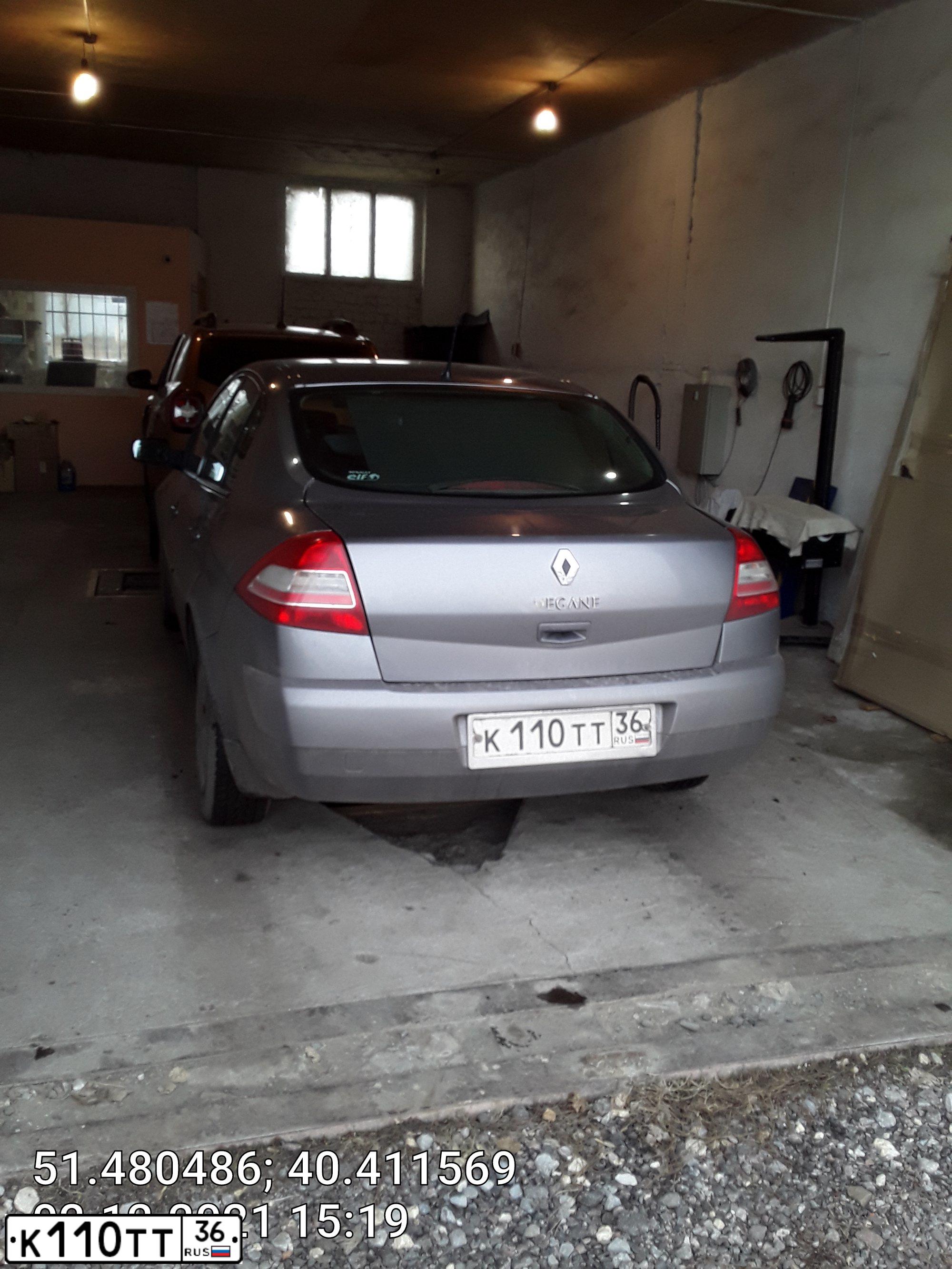 Фото автомобиля RENAULT MEGANE, 2008 — госномер М888ЕА174. Цвет: ТЕМНО-СЕРЫЙ
