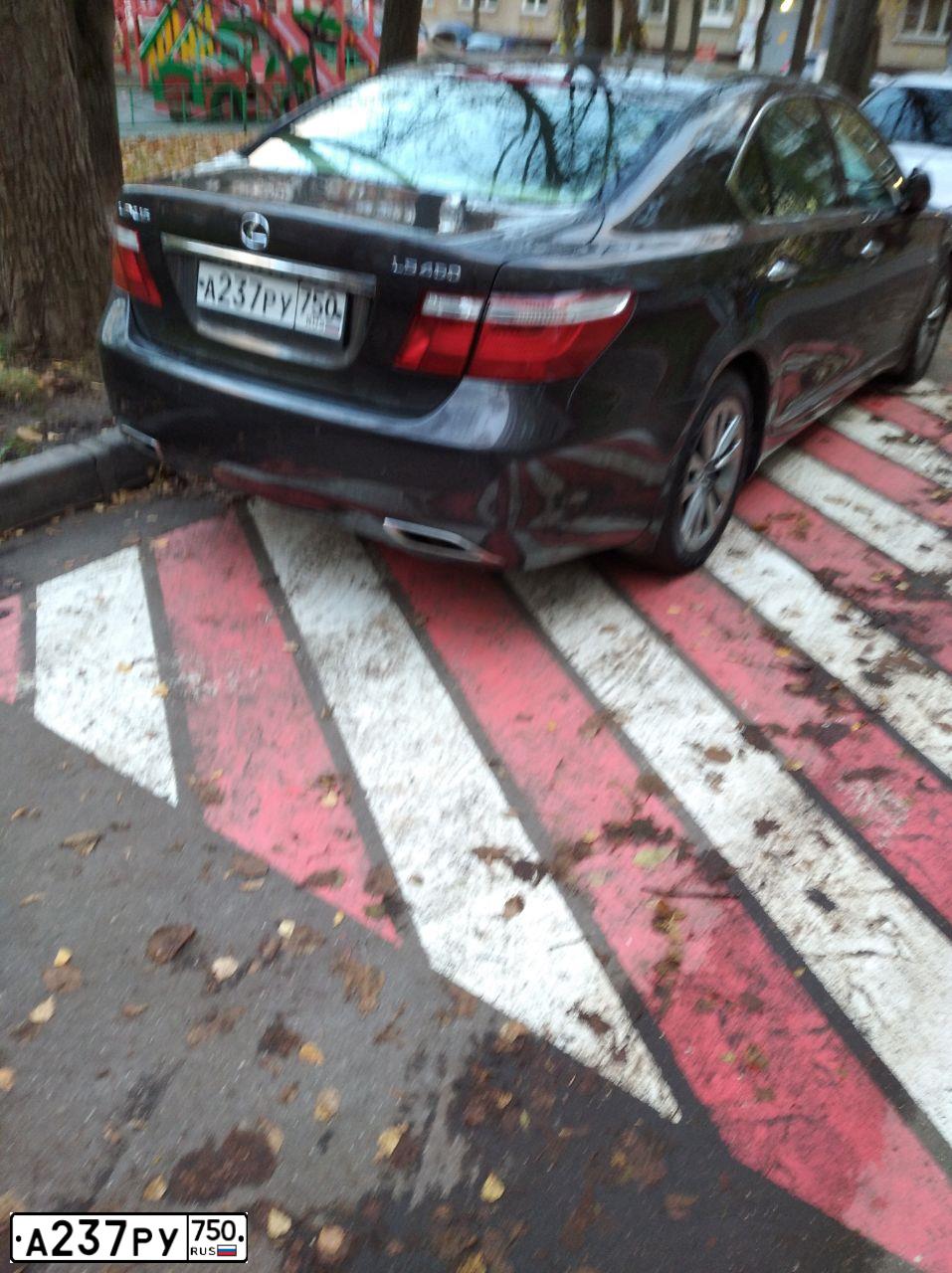 Фото автомобиля LEXUS LS, 2006 — госномер А237РУ750. Цвет: Серый