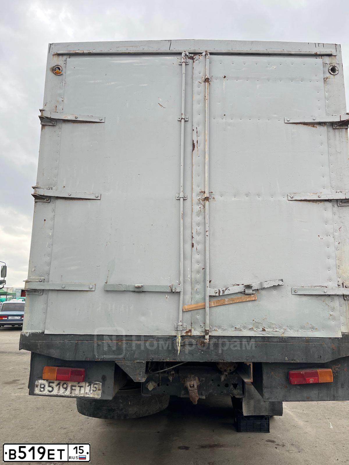 Фото автомобиля KAMAZ 53212 /6X4/, 1991 — госномер В519ЕТ15. Цвет: СВЕТЛО-СЕРЫЙ
