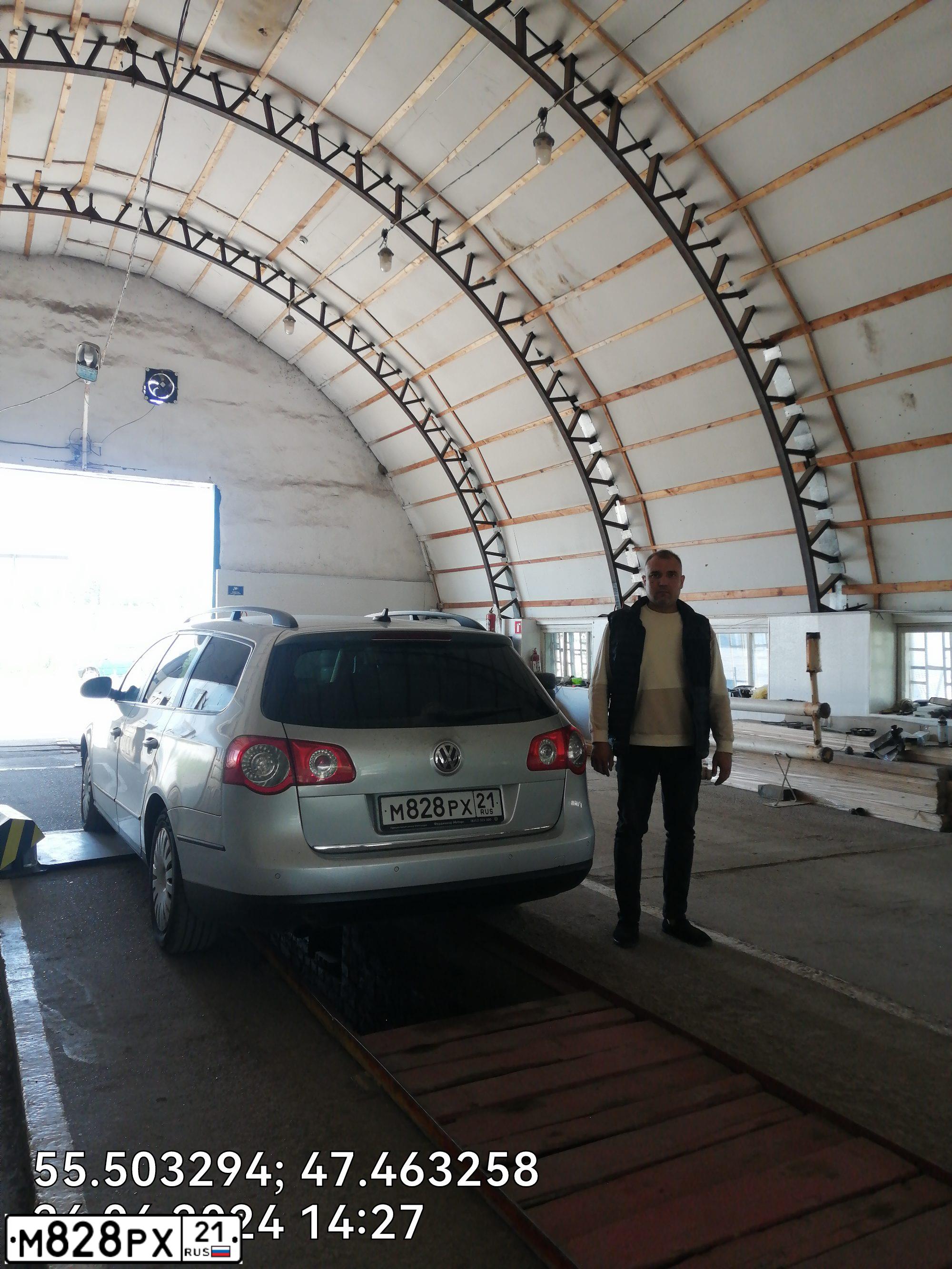 Фото автомобиля VOLKSWAGEN PASSAT, 2008 — госномер М828РХ21. Цвет: Серебристый