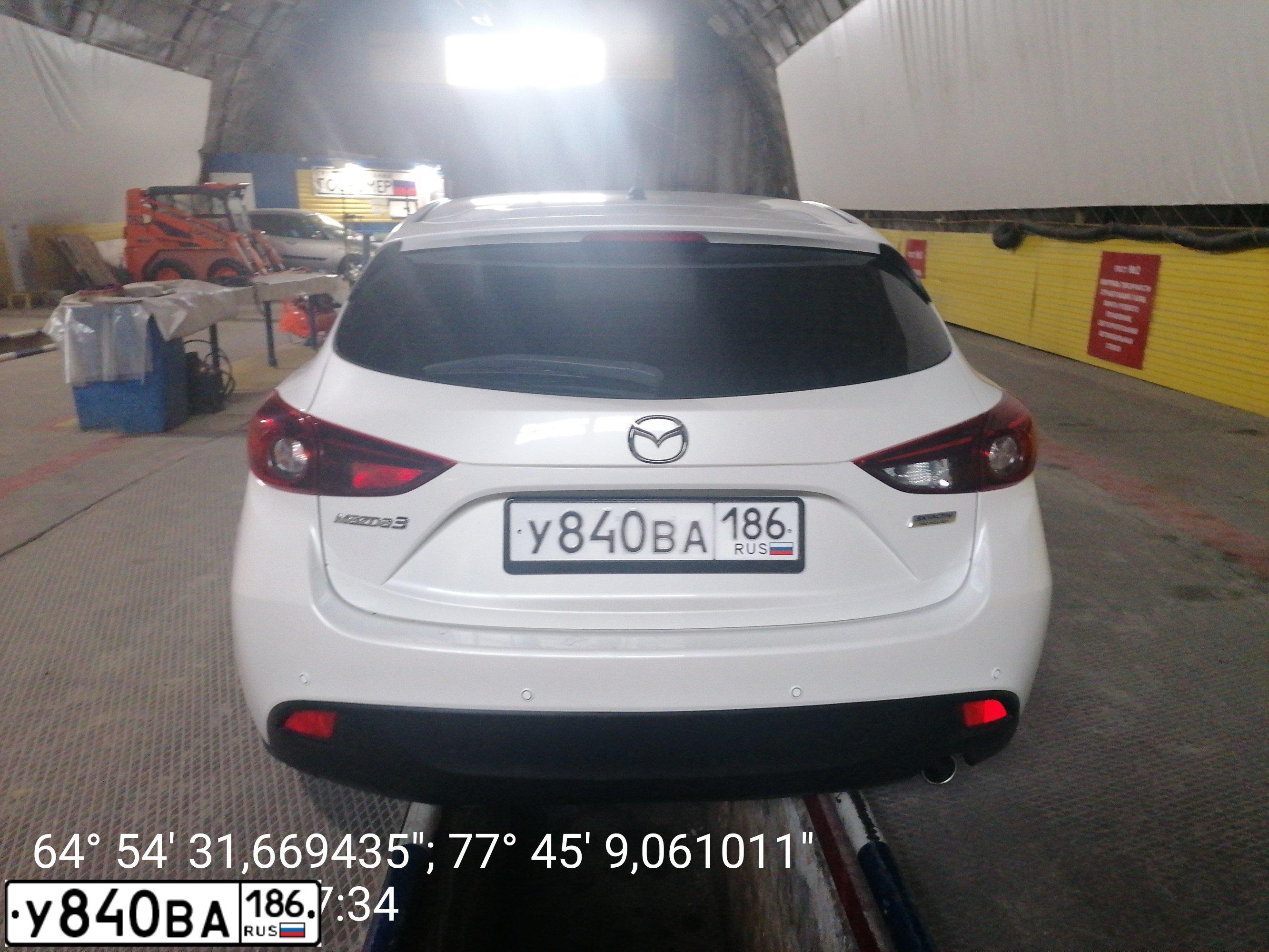 Фото автомобиля MAZDA 3, 2014 — госномер У840ВА186. Цвет: Белый