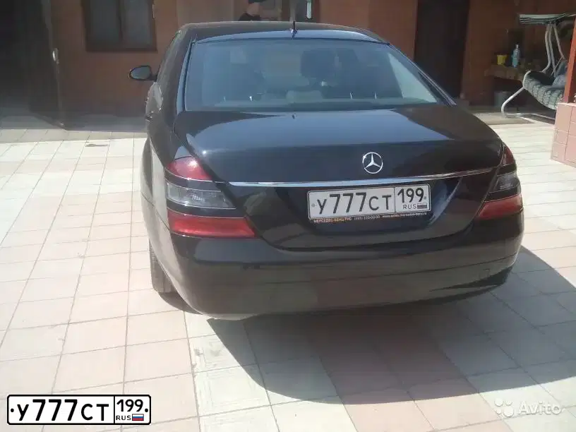 Фото автомобиля MERCEDES S-KLASSE, 2008 — госномер У777СТ199. Цвет: ТЕМНО-СИНИЙ