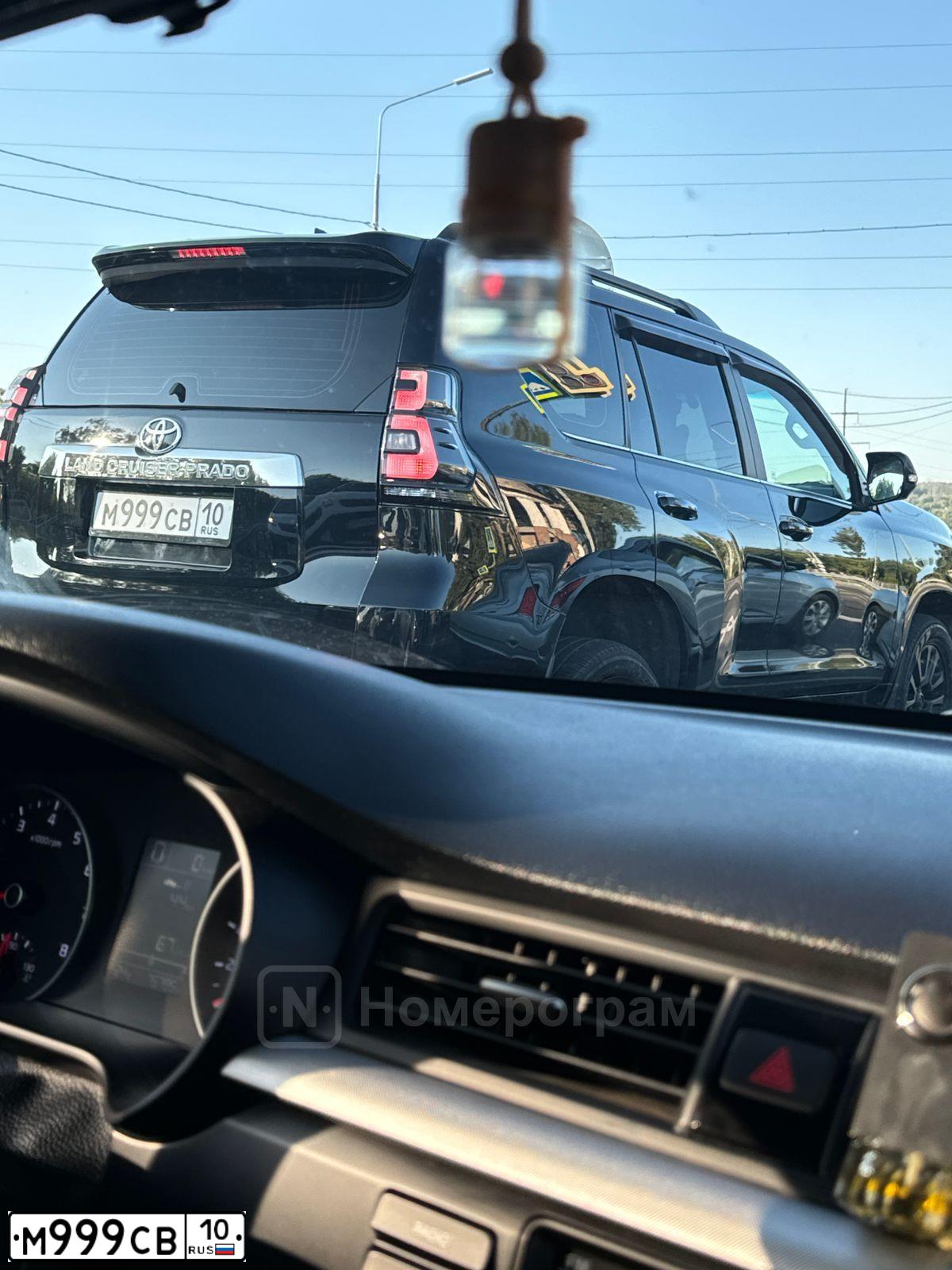 Фото автомобиля TOYOTA LANDCRUISER, 2018 — госномер М999СВ10. Цвет: ЧЕРНЫЙ