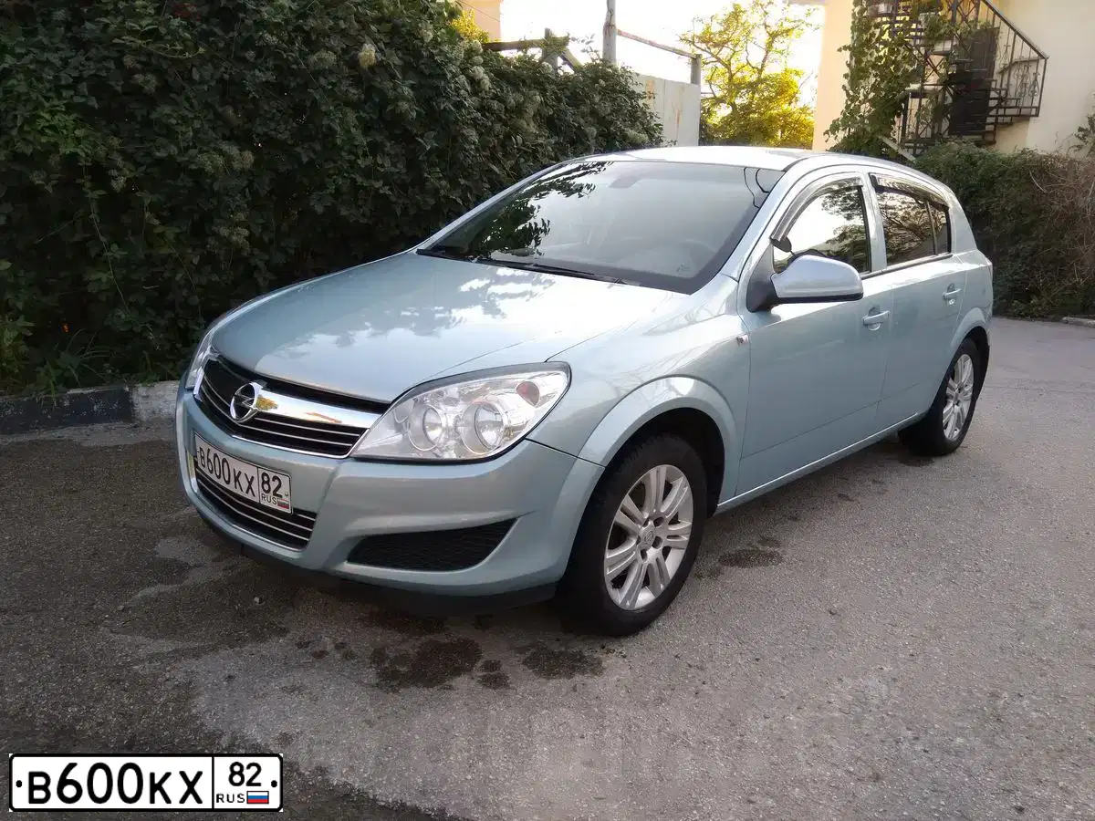 Фото автомобиля VOLKSWAGEN PASSAT, 2013 — госномер Е030АТ180. Цвет: ЧЕРНЫЙ
