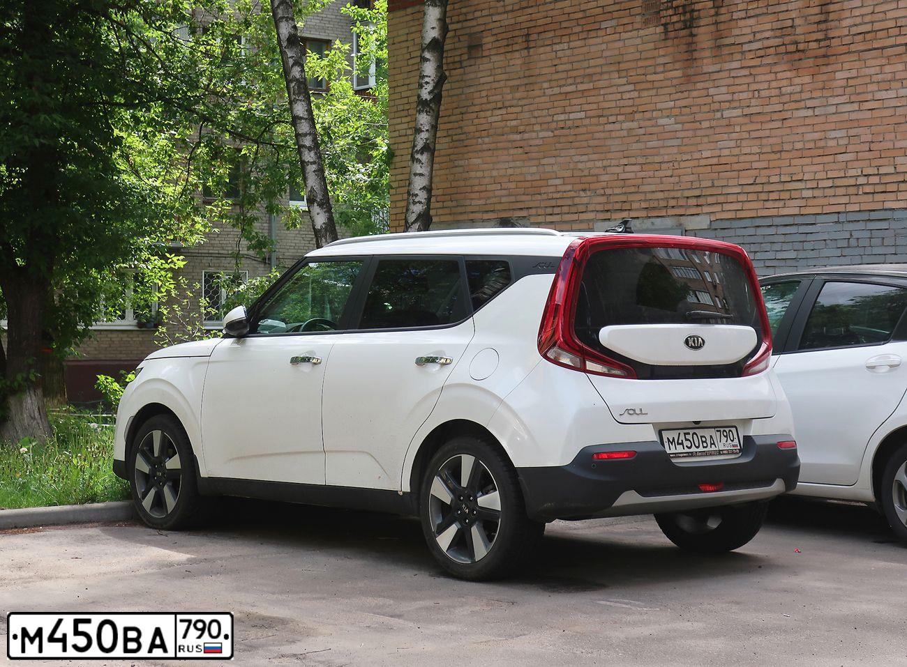 Фото автомобиля KIA SOUL, 2019 — госномер М450ВА790. Цвет: Белый