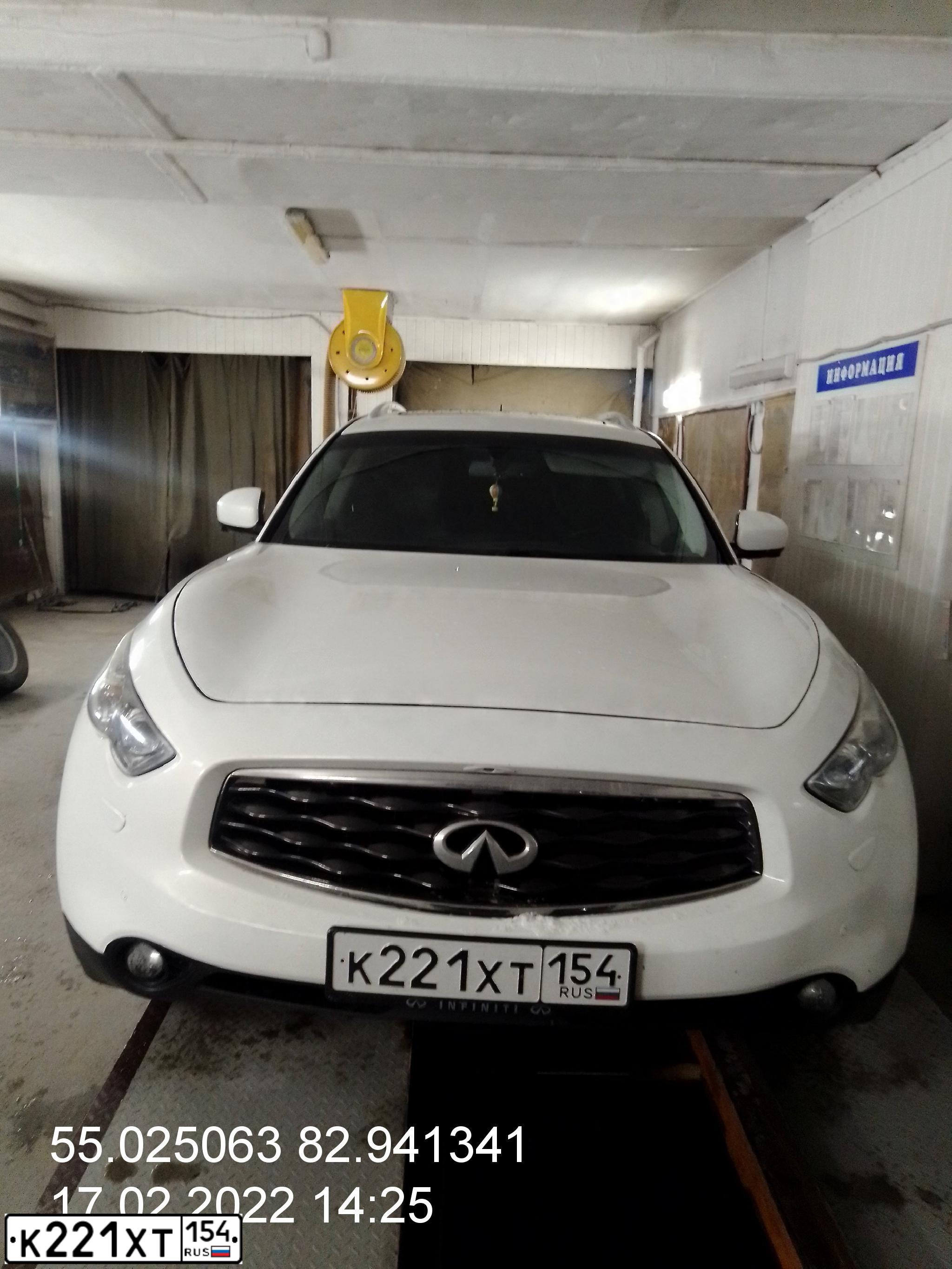 Фото автомобиля INFINITI QX70 /FX/, 2009 — госномер М559МХ154. Цвет: Белый