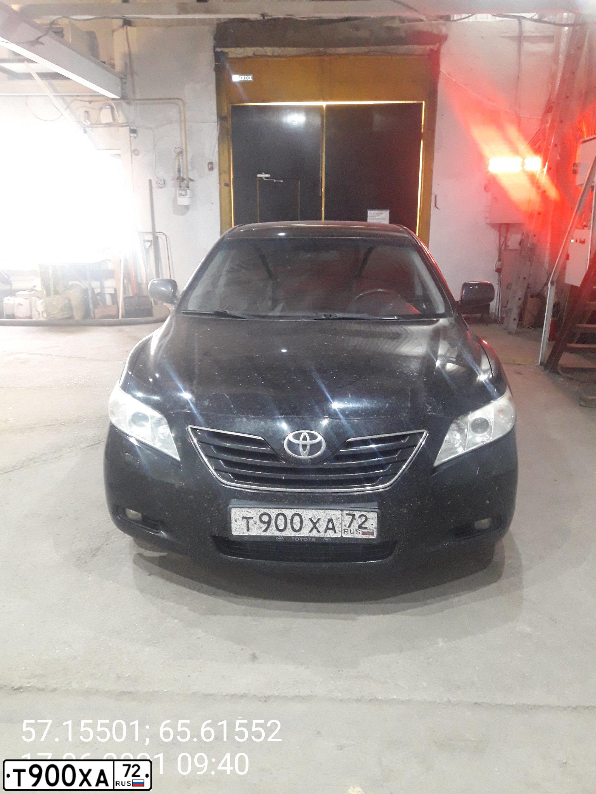 Фото автомобиля TOYOTA CAMRY, 2008 — госномер Т900ХА72. Цвет: ЧЕРНЫЙ