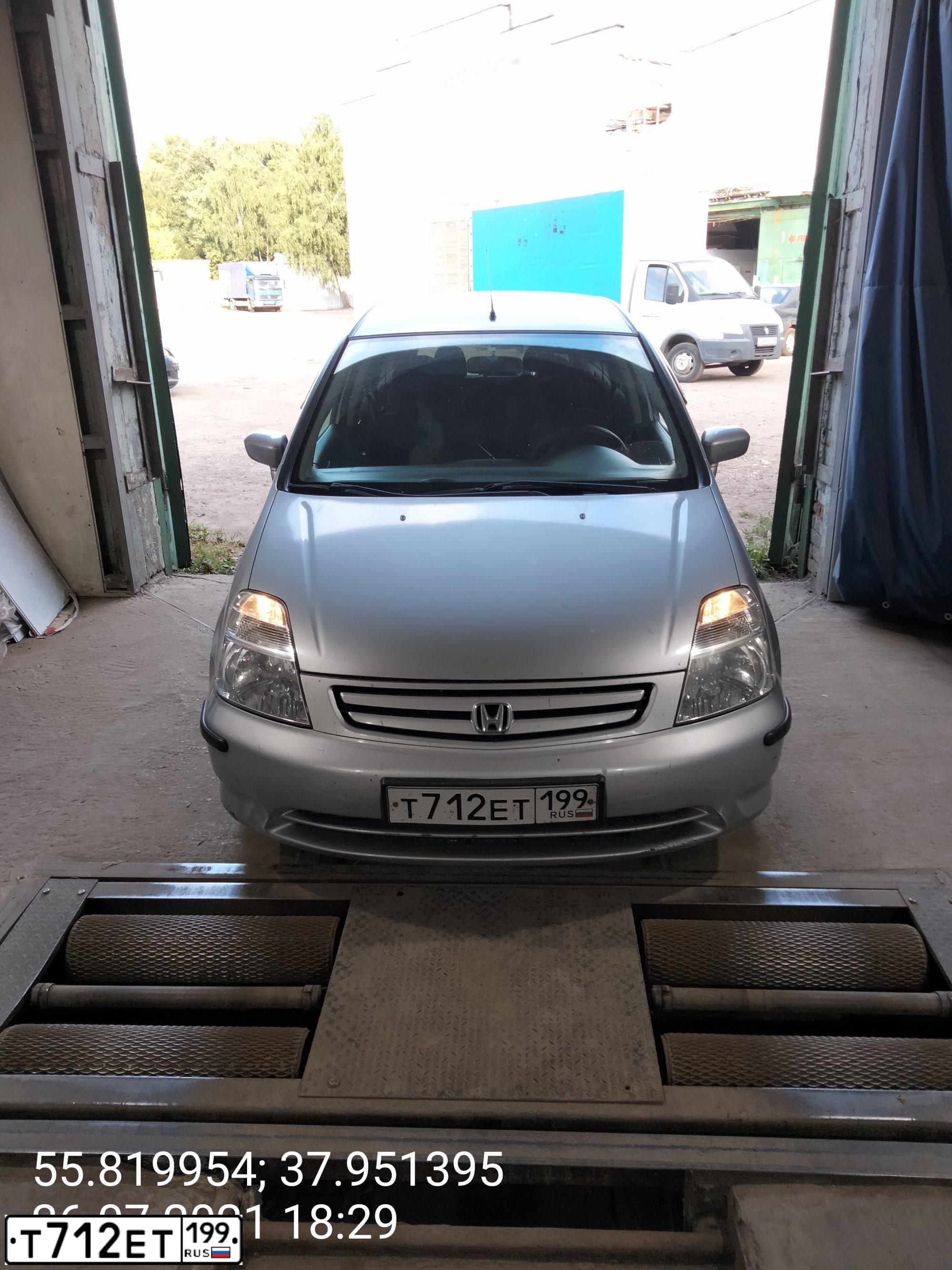 Фото автомобиля HONDA STREAM, 2002 — госномер Т712ЕТ199. Цвет: Серебристый